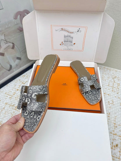HM 26ss Oran Sandals Taupe Gray White Cowhide 625037