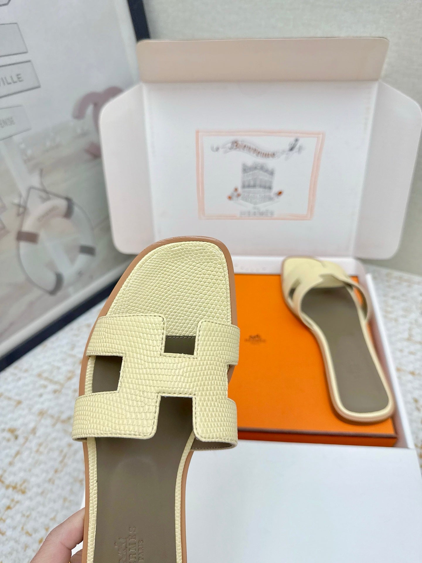 HM 26ss Oran Sandals Cream Yellow Cowhide 625045