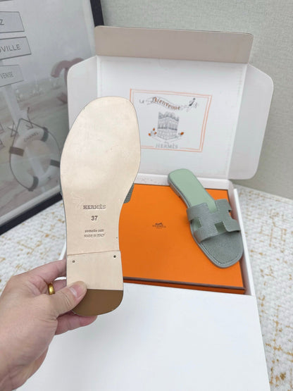 HM 26ss Oran Sandals Gray Green Cowhide 625047