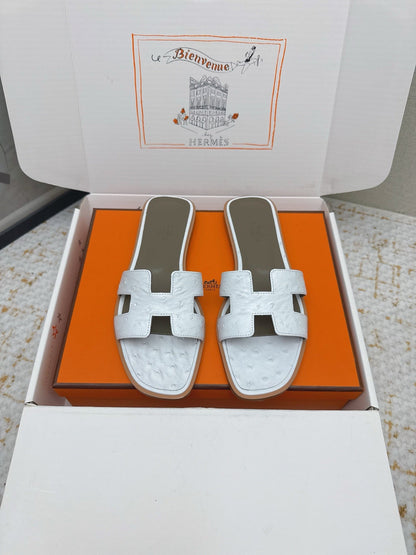 HM 26ss Oran Sandals Milk White Taupe Ostrich Leather 625087