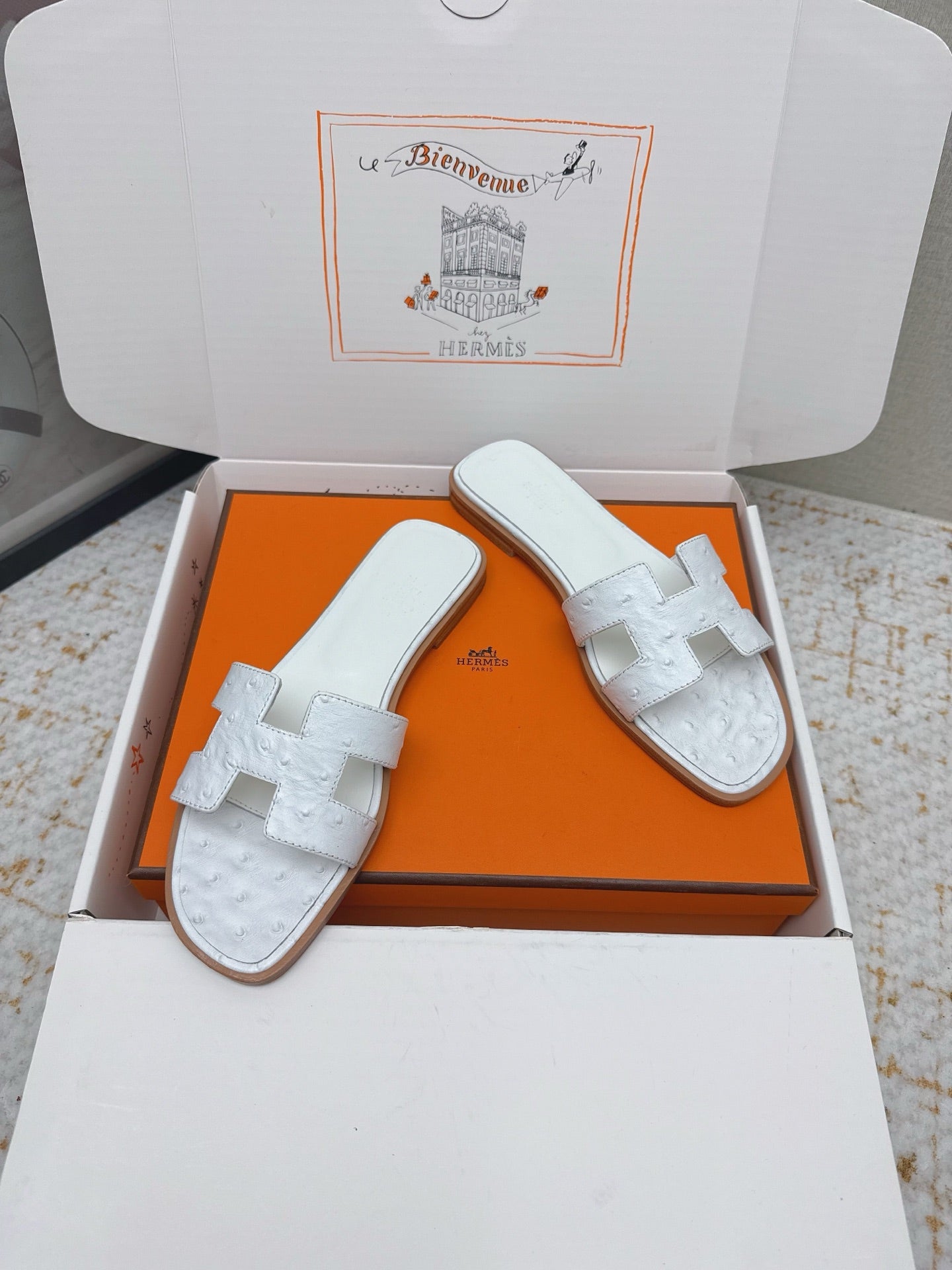 HM 26ss Oran Sandals Milk White Ostrich Leather 625088