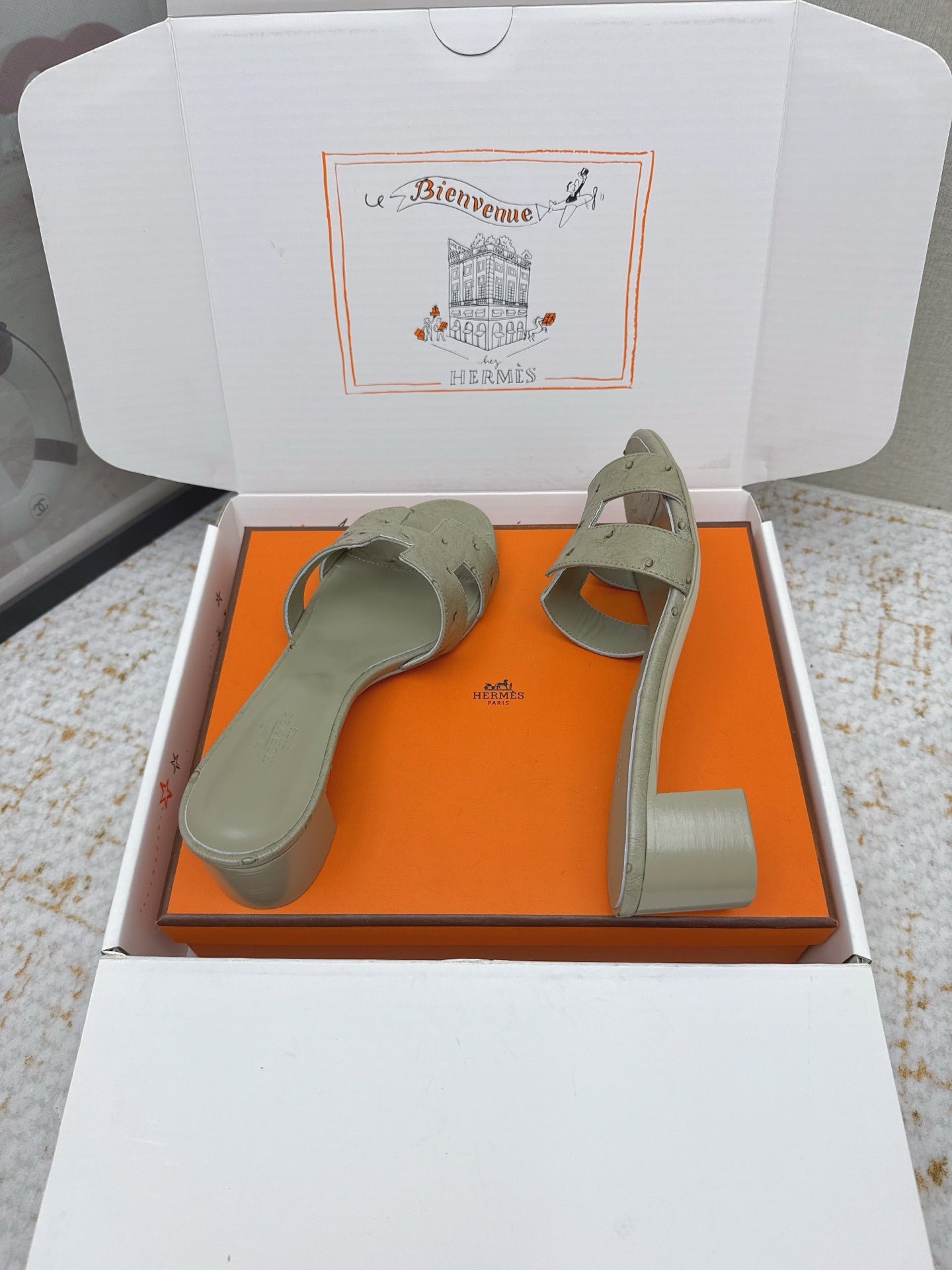 HM 26ss Oran Sandals 50 Sage Green Ostrich Leather 625126