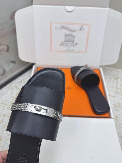 HM 26ss Slippers Black Cowhide Sliver Buckle 625153