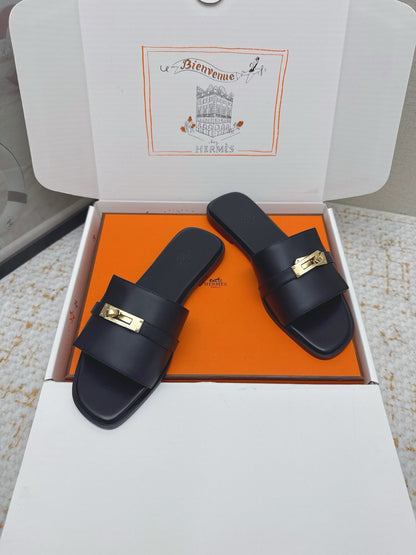 HM 26ss Oasis Sandals Black Sheepskin Gold Buckle 625158