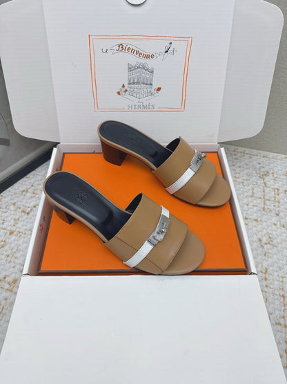 HM 26ss Oasis Sandals 50 Beige Camel Sheepskin Sliver Buckle 625174