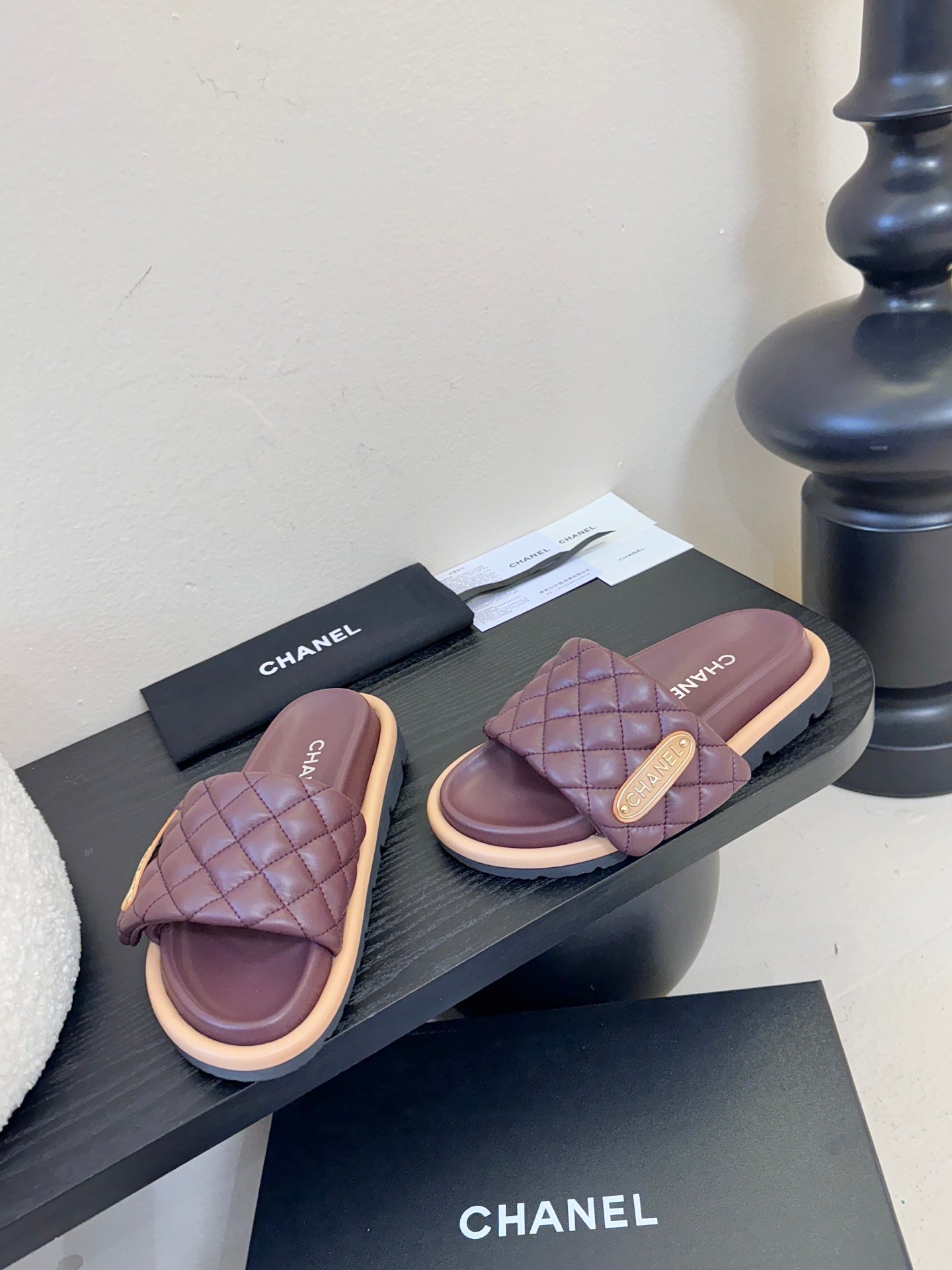 CC 26s Slippers Burgundy Beige Sheepskin 627173