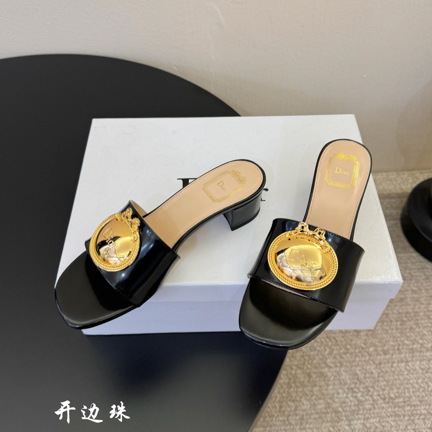 CD 26A Slippers 40 Cannage Embroidered Cowhide Gold Logo