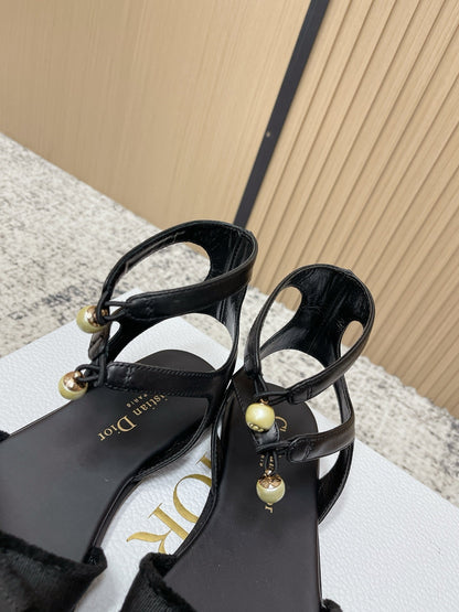 CD 26s Sandals Black Sheepskin Canvas 643494