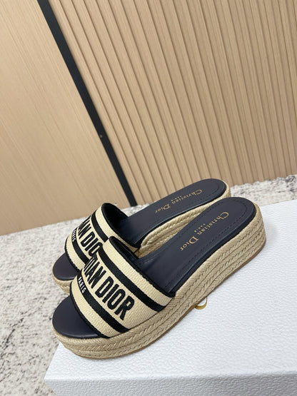 CD 26s Platform Embroidered Sandals Beige Navy Blue Canvas Leather 643501