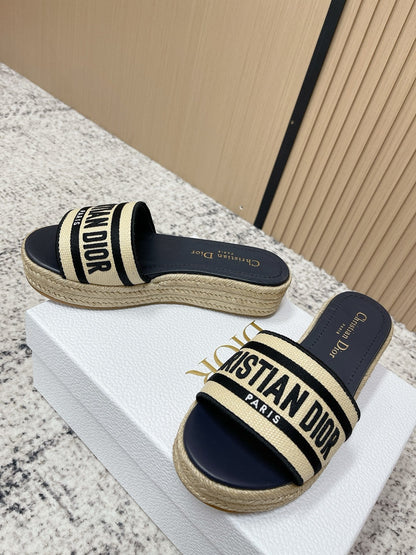 CD 26s Platform Embroidered Sandals Beige Navy Blue Canvas Leather 643501