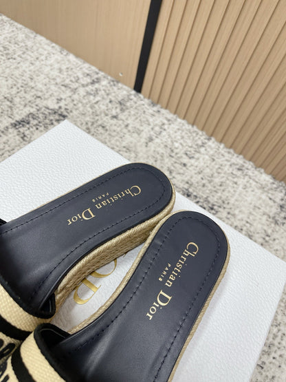 CD 26s Platform Embroidered Sandals Beige Navy Blue Canvas Leather 643501