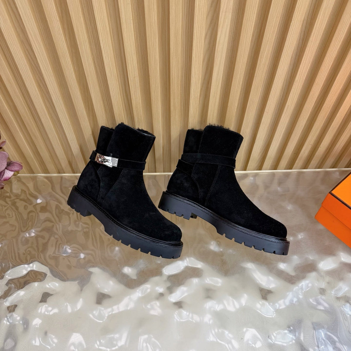 HM Jeff Ankle Boots Black Suede Shearling 537934