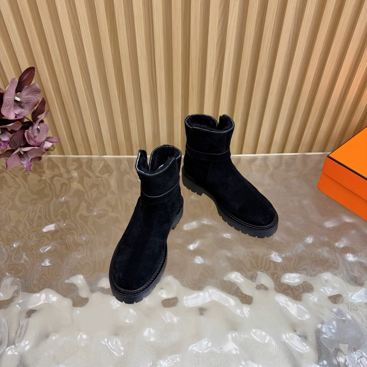 HM Jeff Ankle Boots Black Suede Shearling 537934