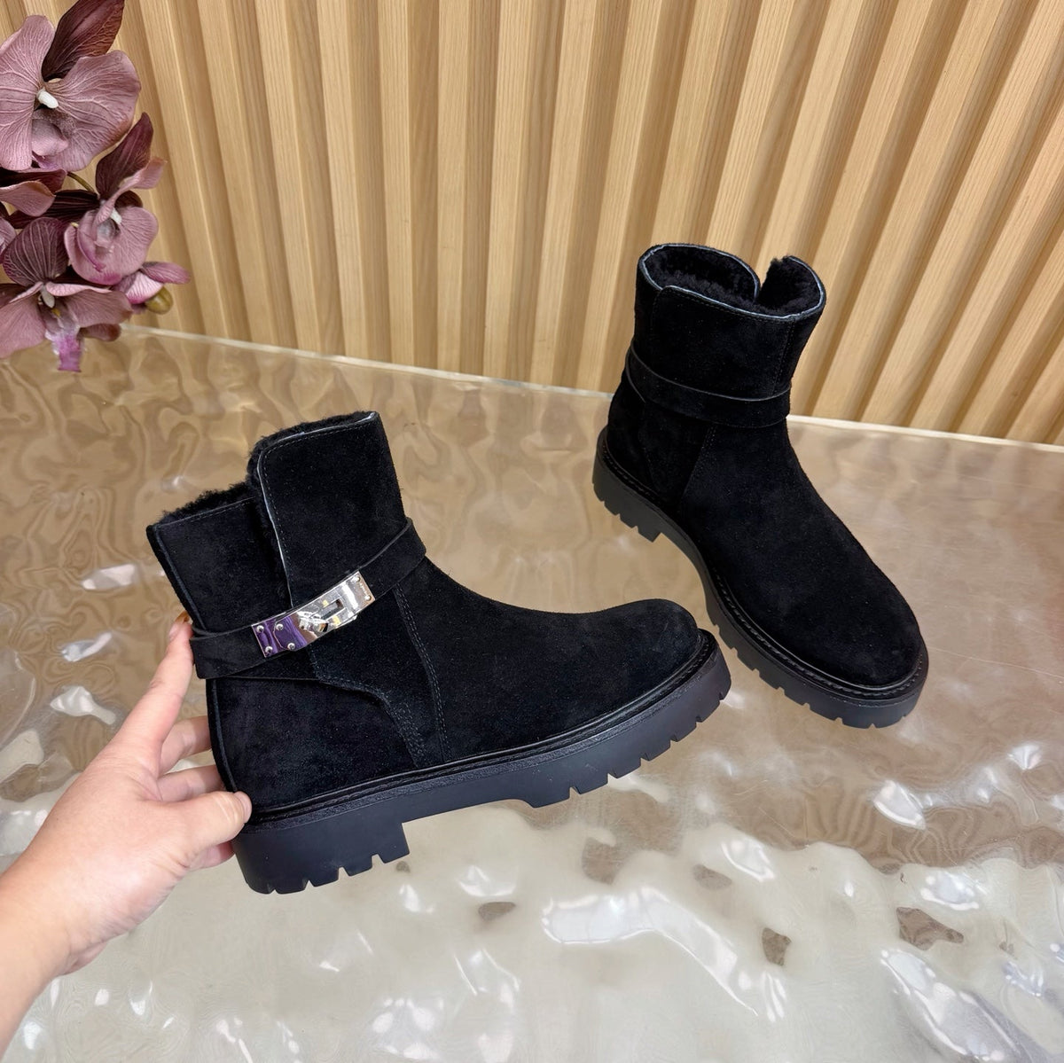 HM Jeff Ankle Boots Black Suede Shearling 537934