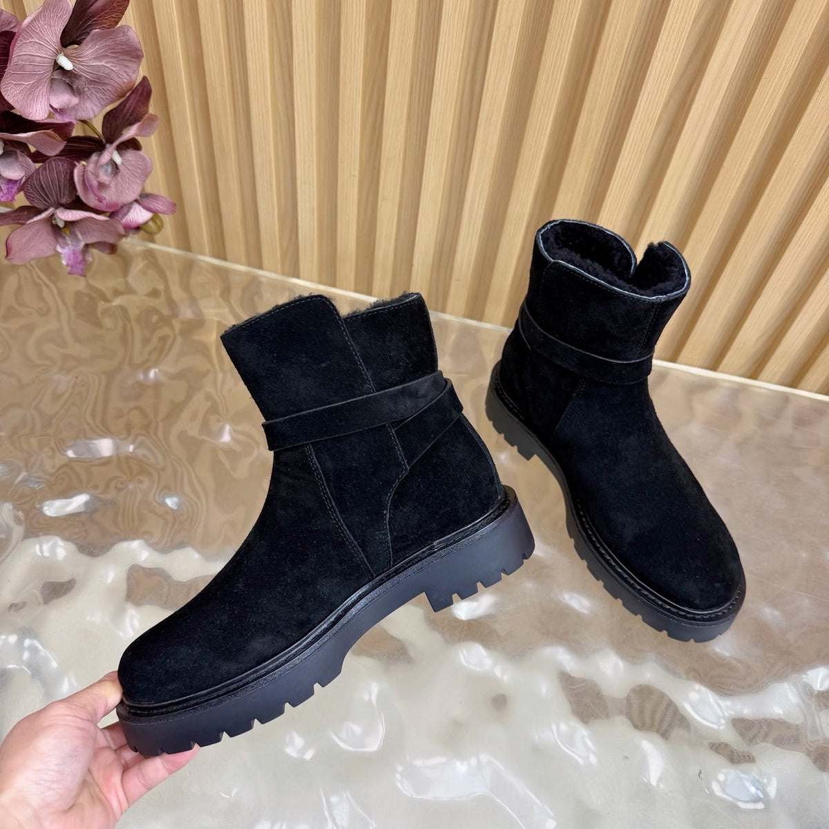 HM Jeff Ankle Boots Black Suede Shearling 537934