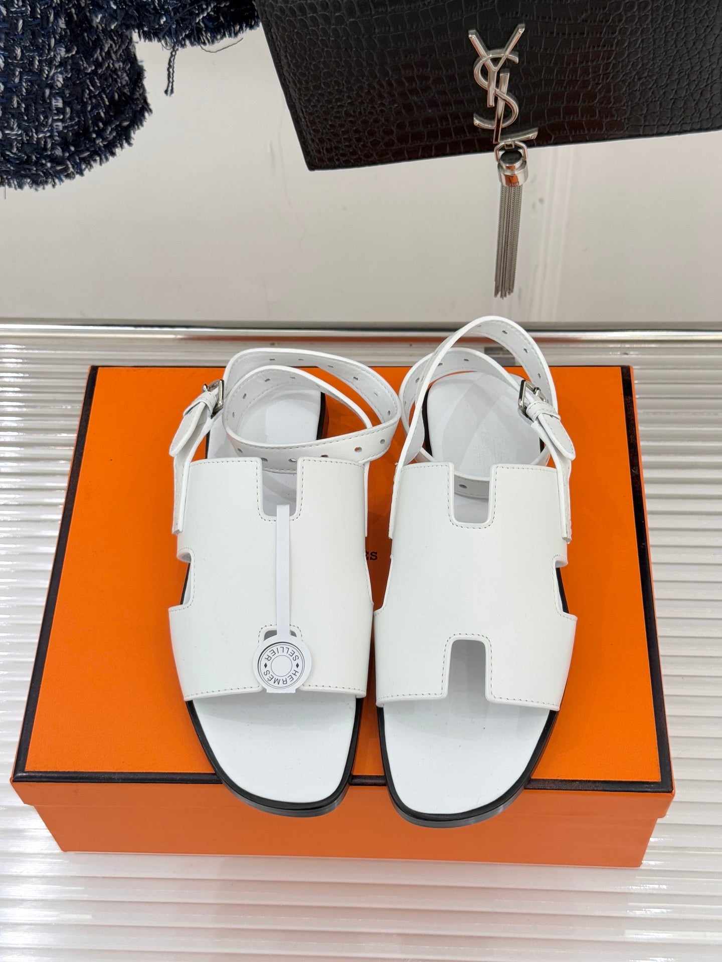 HM 26ss Flat Sandals White Sheepskin 642792