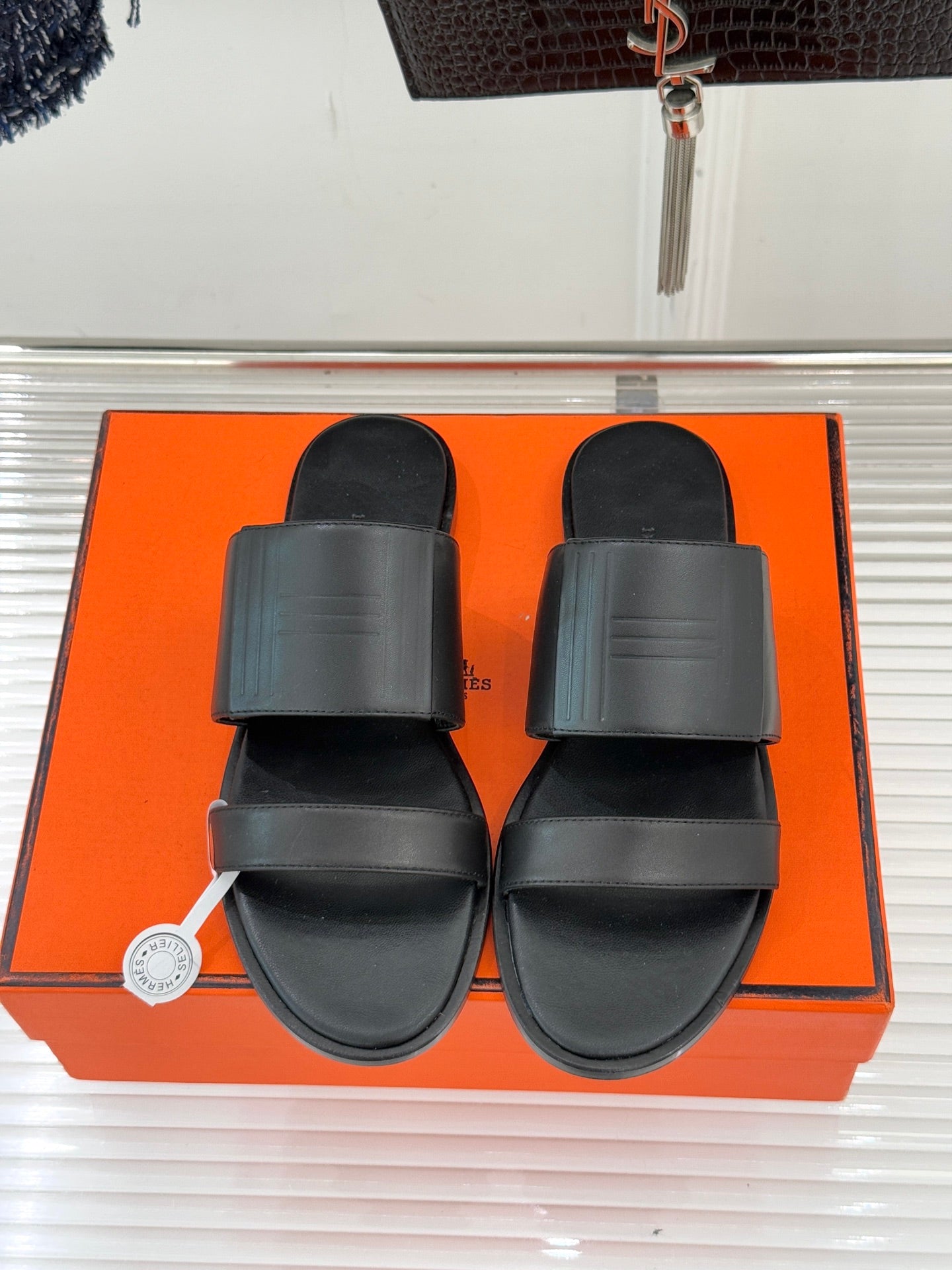 HM 26ss Flat Slippers Black Sheepskin 642857