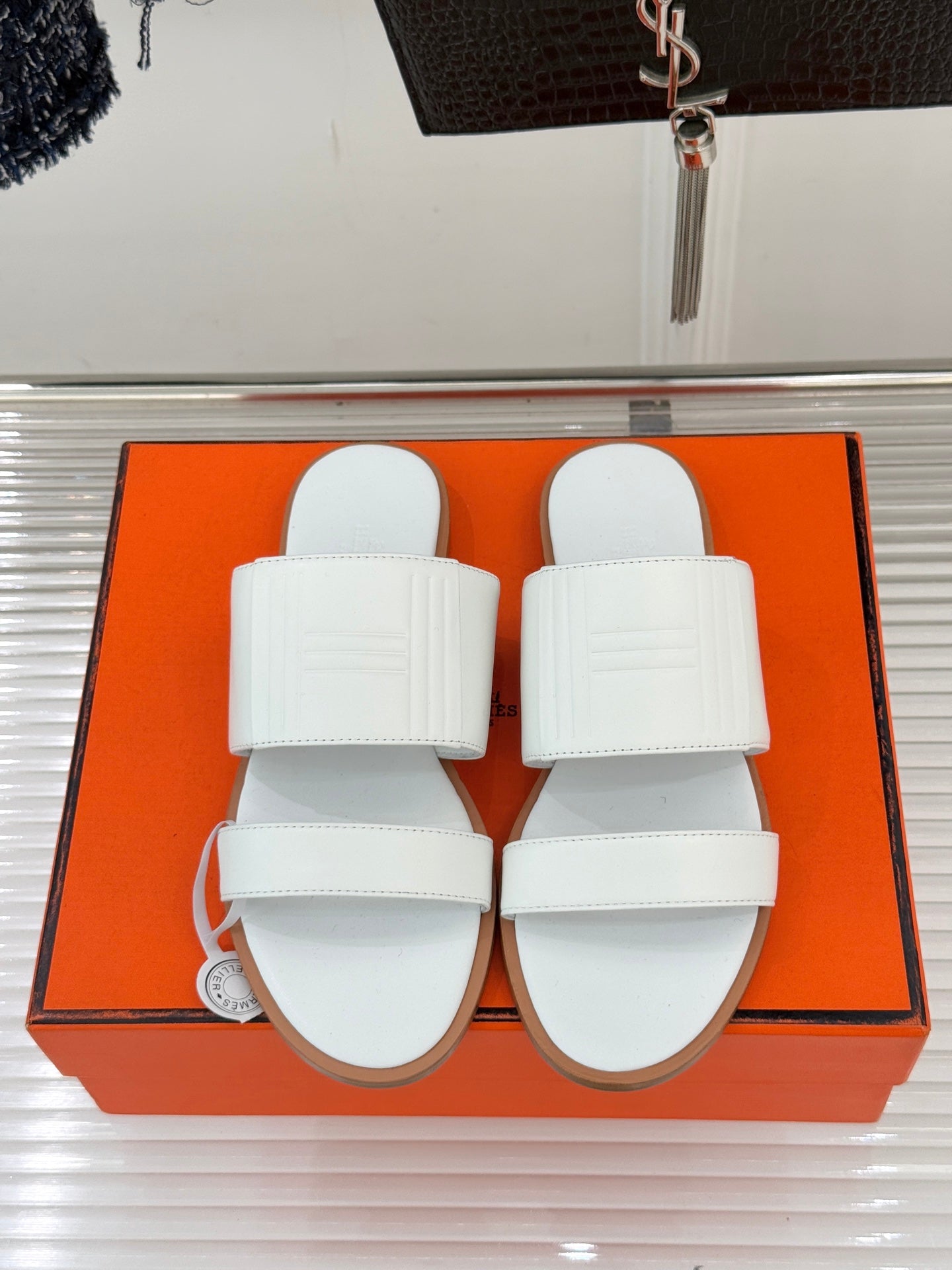 HM 26ss Flat Slippers White Sheepskin 642854