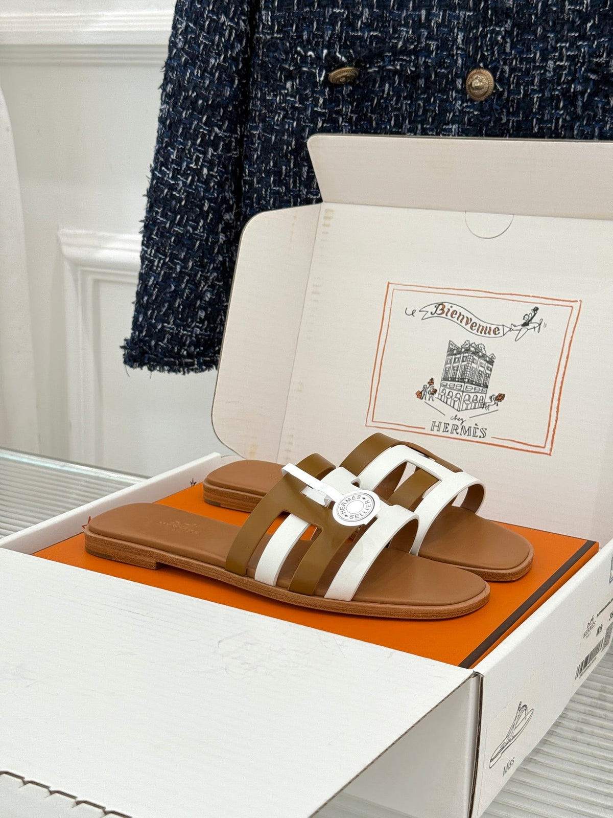 HM 26s Strappy Flat Sandals Brown White Sheepskin 905782