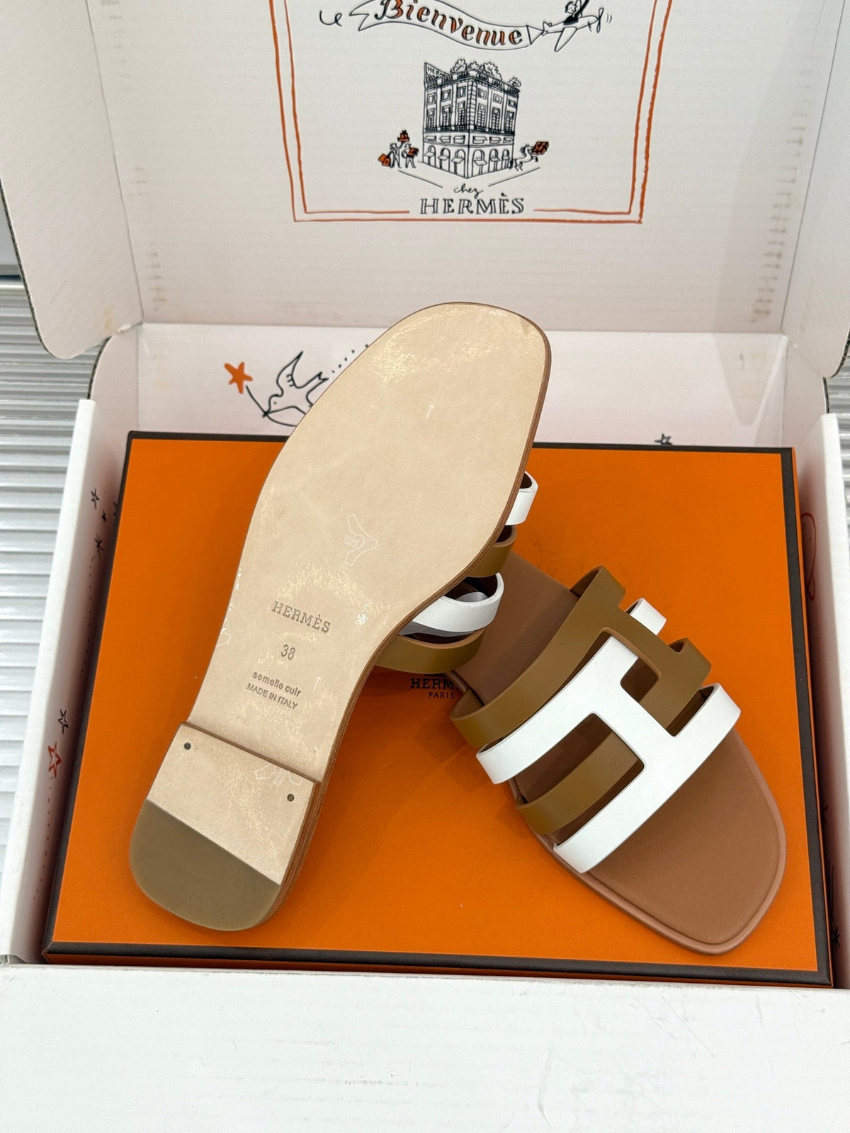 HM 26s Strappy Flat Sandals Brown White Sheepskin 905782