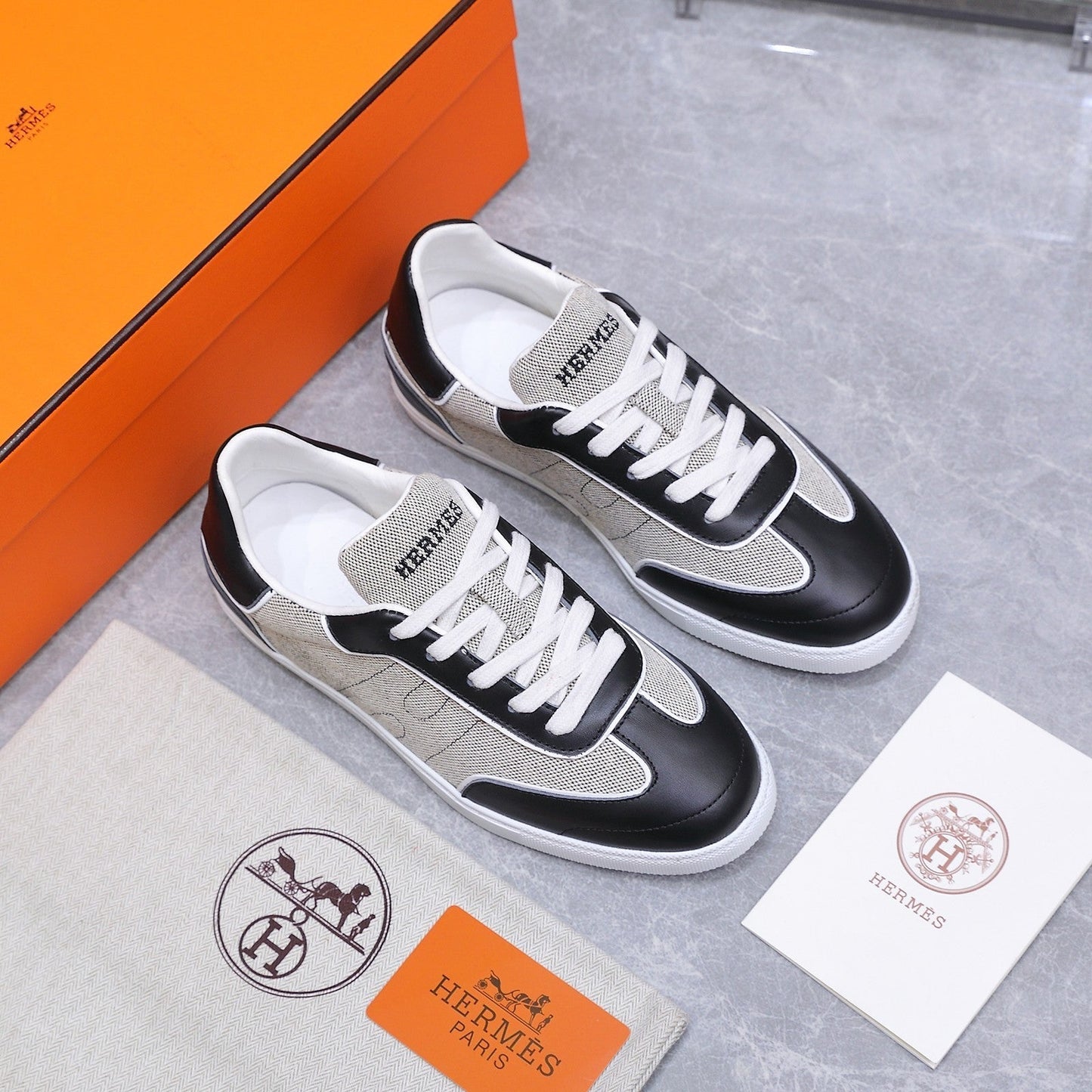 HM 26ss Casual Sneakers Ecru Black Calfskin Canvas 637717
