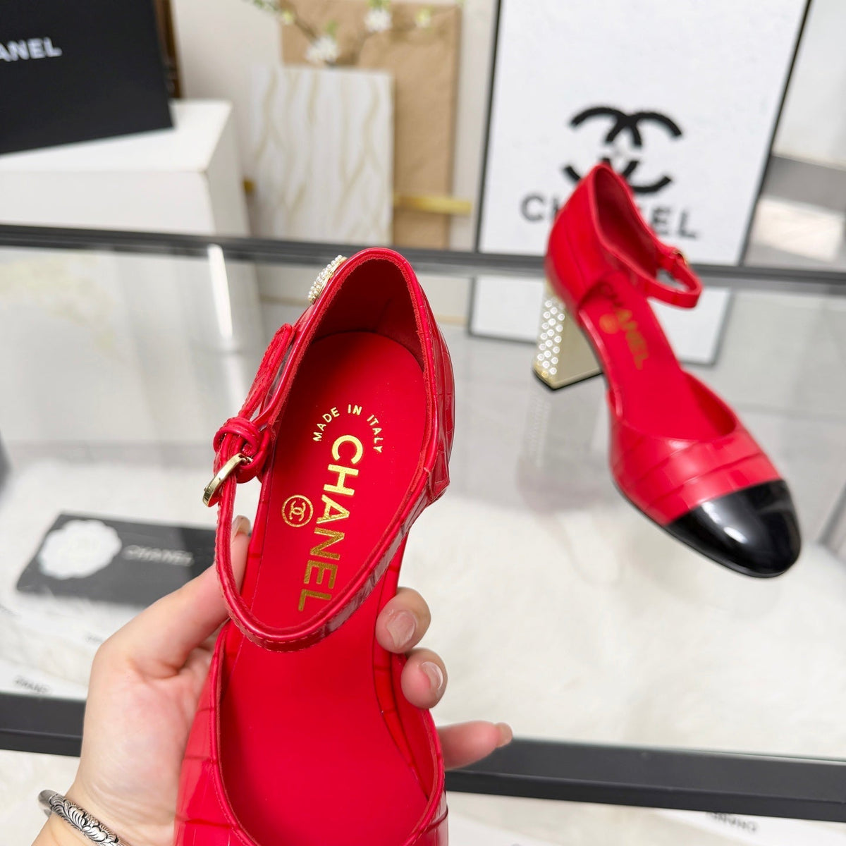 CC 26s Sandals 80 Red Black Cowhide Patent Leather 183565