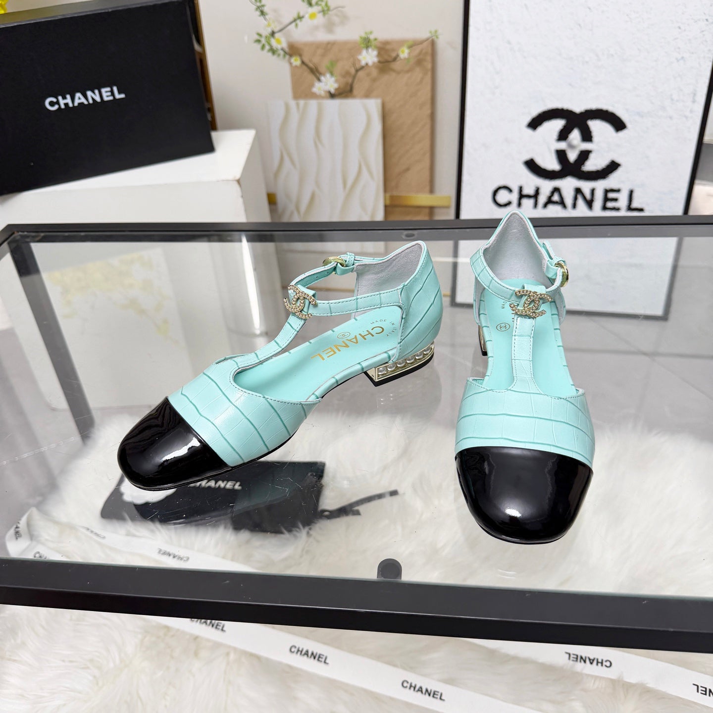 CC 26s Flat Sandals Light Turquoise Cowhide Patent Leather 183570
