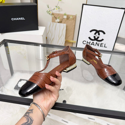 CC 26s Flat Sandals Brown Black Cowhide Patent Leather 183572