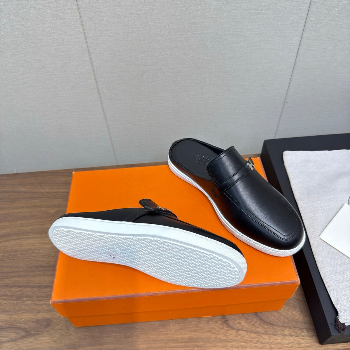HM 25s Like Mule Black Lambskin Rubber 465666