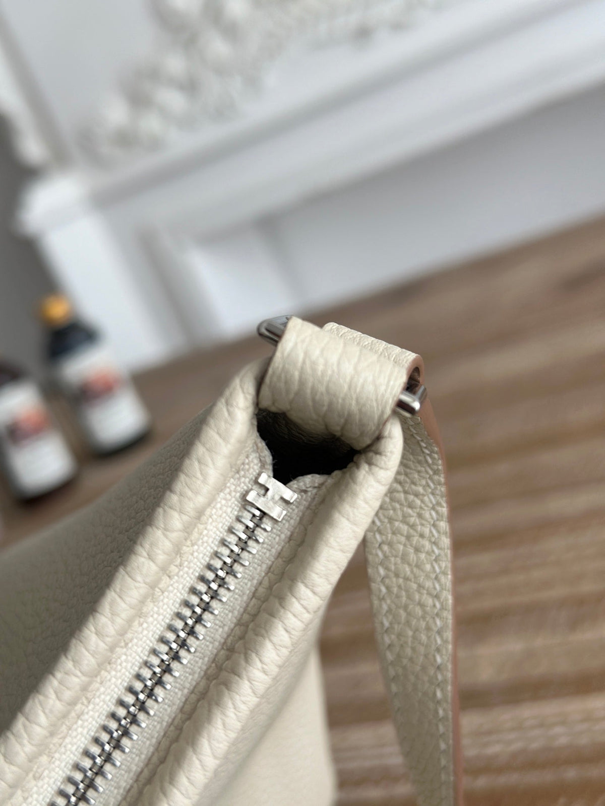 HM Berlingot Shoulder Bag Off White Epsom Leather 270326