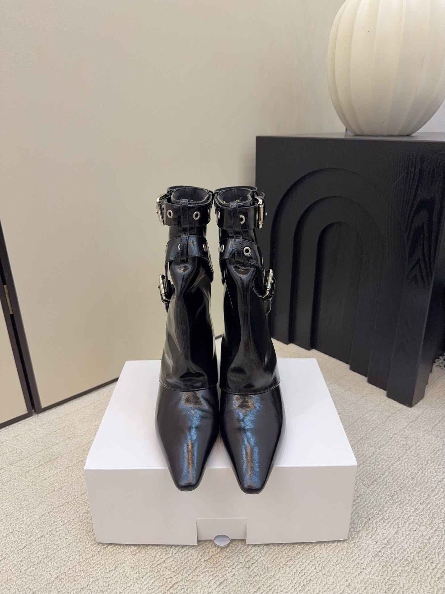 CC 26 Ankle Boot With Buckle Black Cowhide 589113
