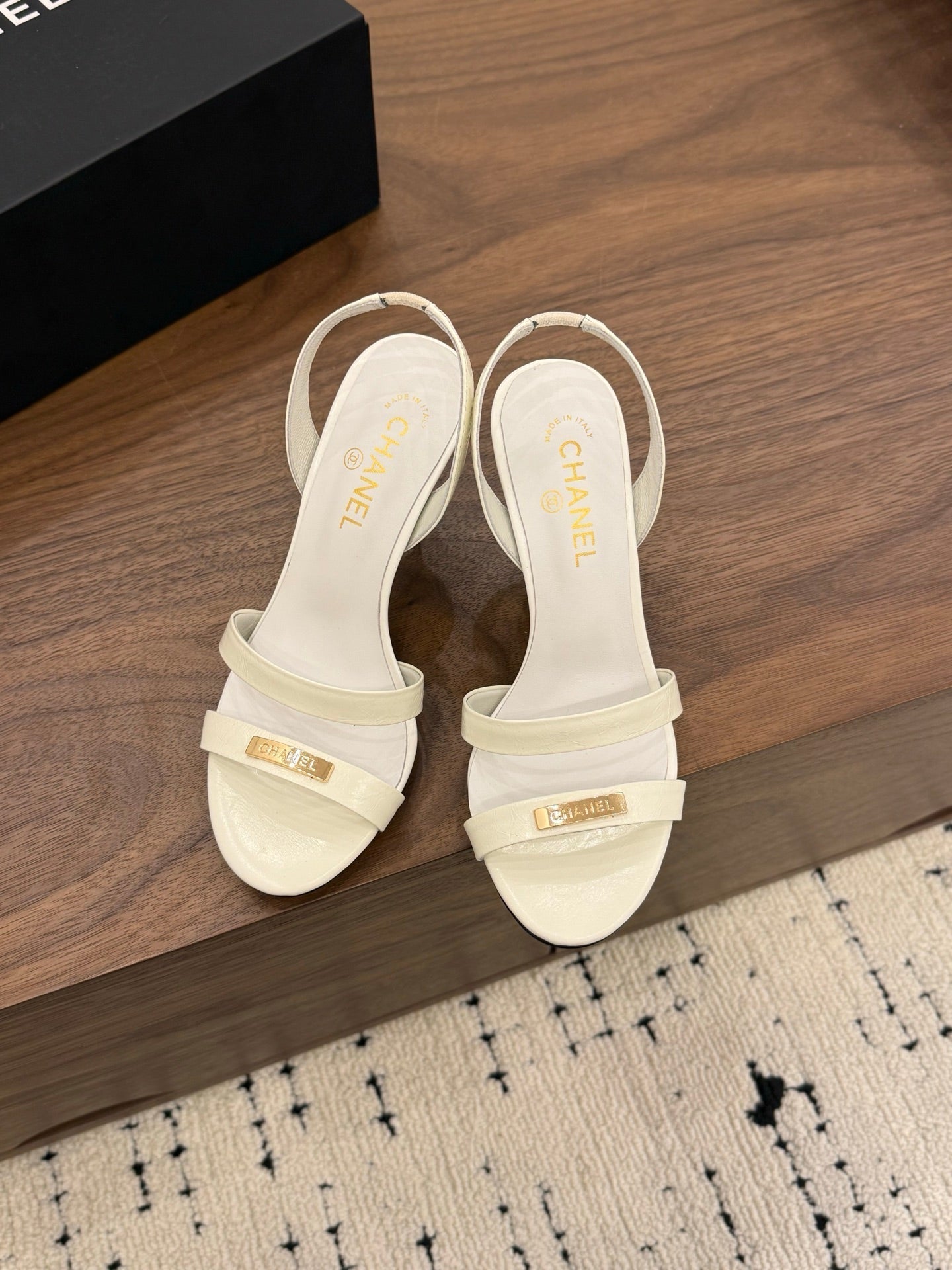 CC 26s Sandals 80 White Sheepskin 183528