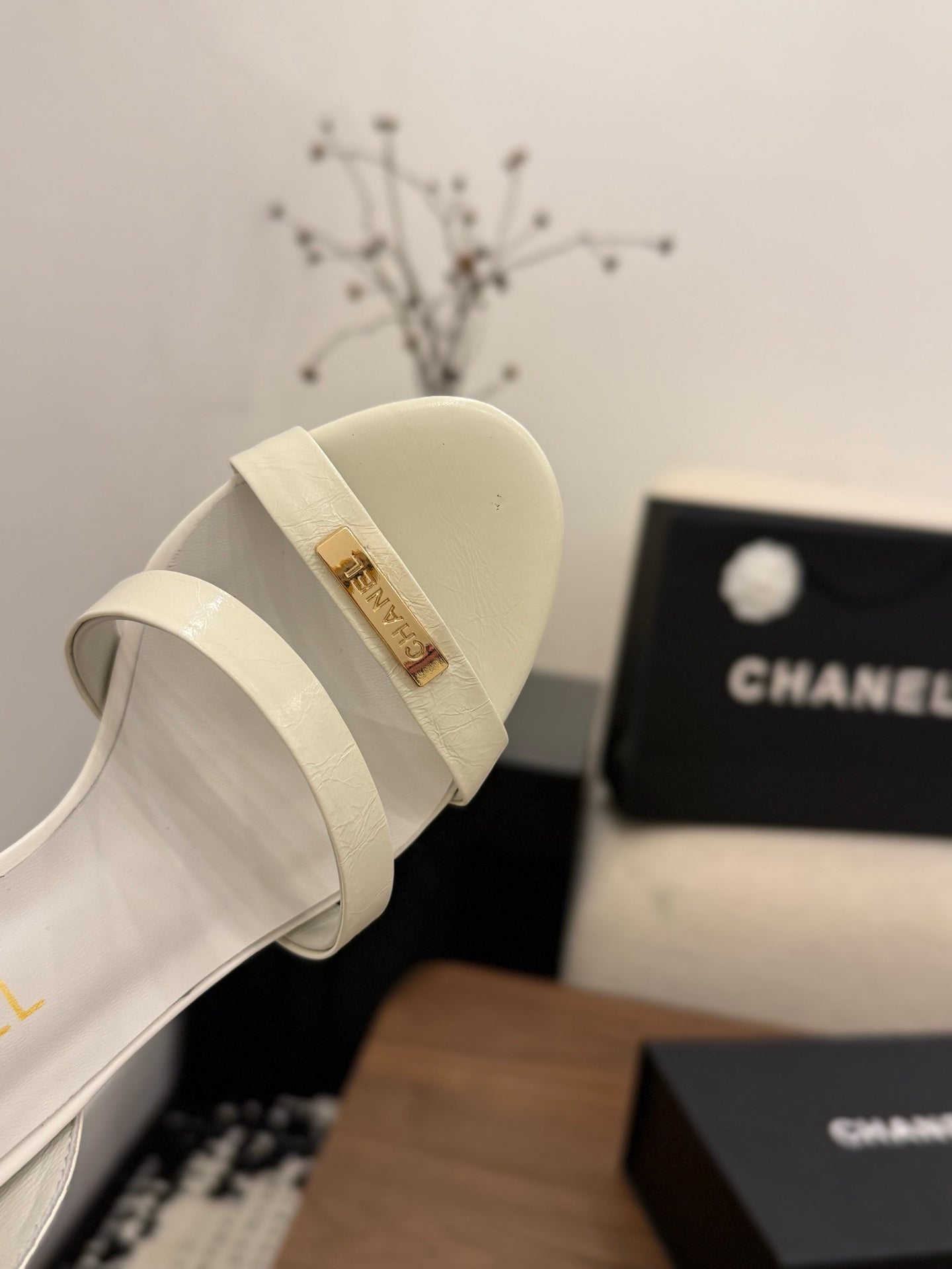 CC 26s Sandals 80 White Sheepskin 183528