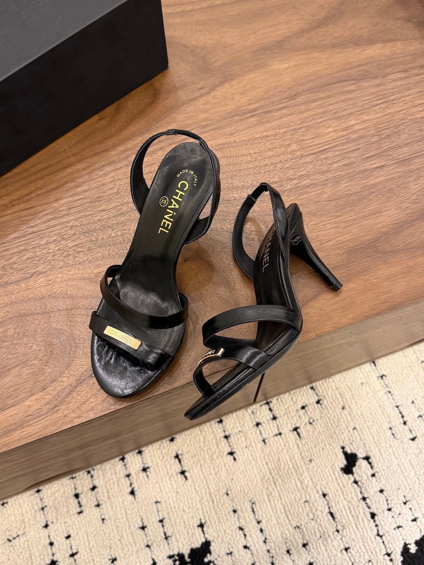 CC 26s Sandals 80 Black Sheepskin 183530