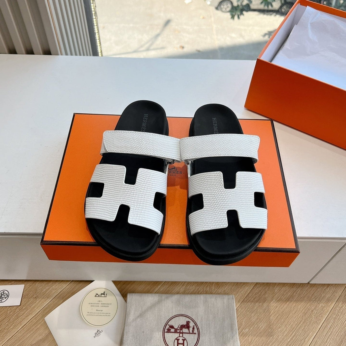 HM Chypre Sandal White Grained Calfskin 202798