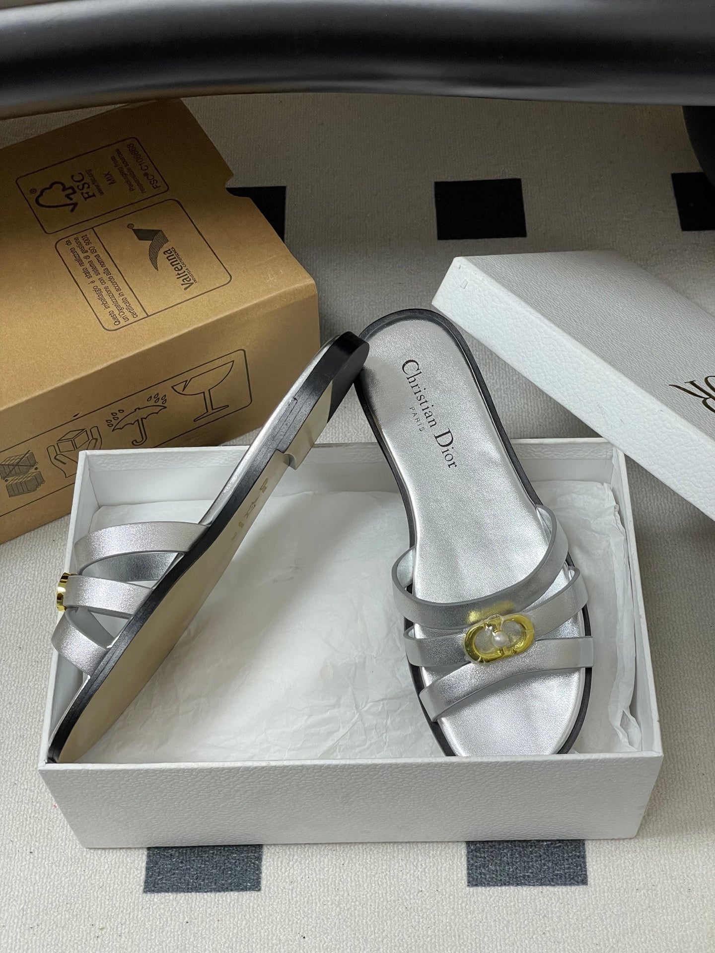 CD 26 Chunky Heel Sandals Metallic Silver Leather 593527
