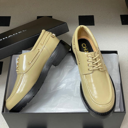 CC 26 Lace-Up Loafer Beige Sheepskin 594247