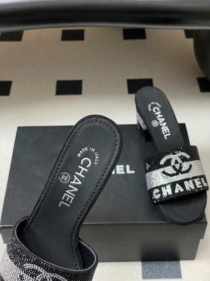 CC 26s  Sandals 70 Black Sheepskin Rhinestones 649513