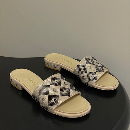 CC 26s Flat Sandals Beige Sheepskin Rhinestones 649520
