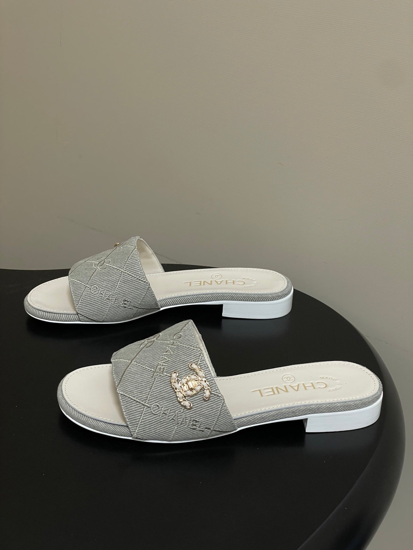 CC 26s Flat Sandals White Gray Canvas Sheepskin Double C 649507