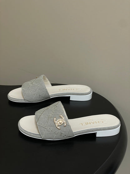 CC 26s Flat Sandals White Gray Canvas Sheepskin Double C 649507