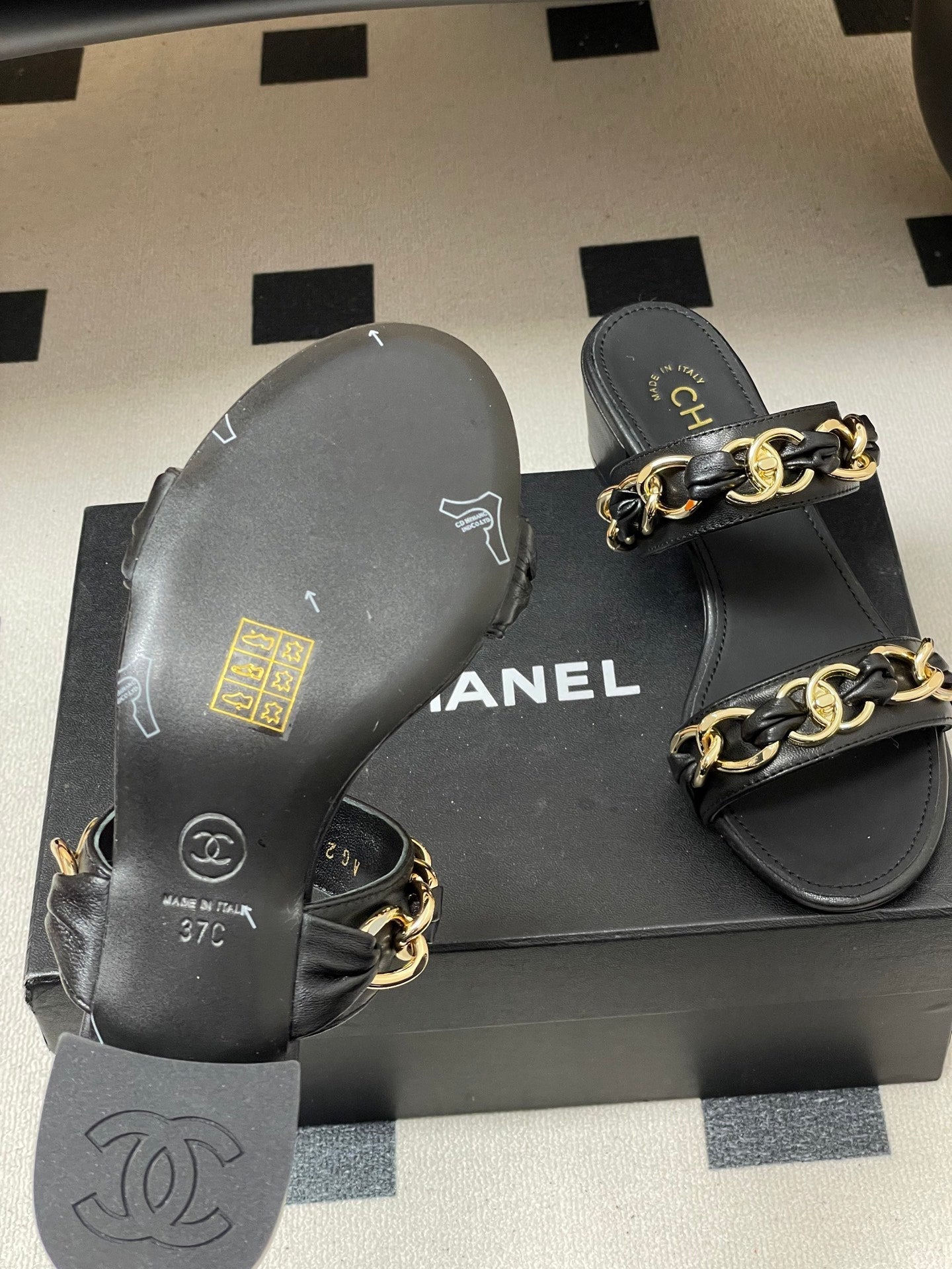 CC 26s Chunky Heels Sandals 55 Black Sheepskin 649471