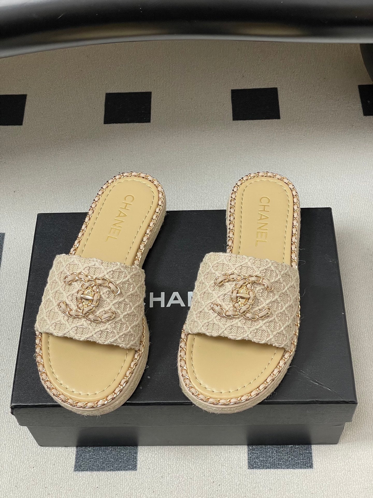 CC 26s Flat Slippers Beige Gold Fabric Sheepskin 649484