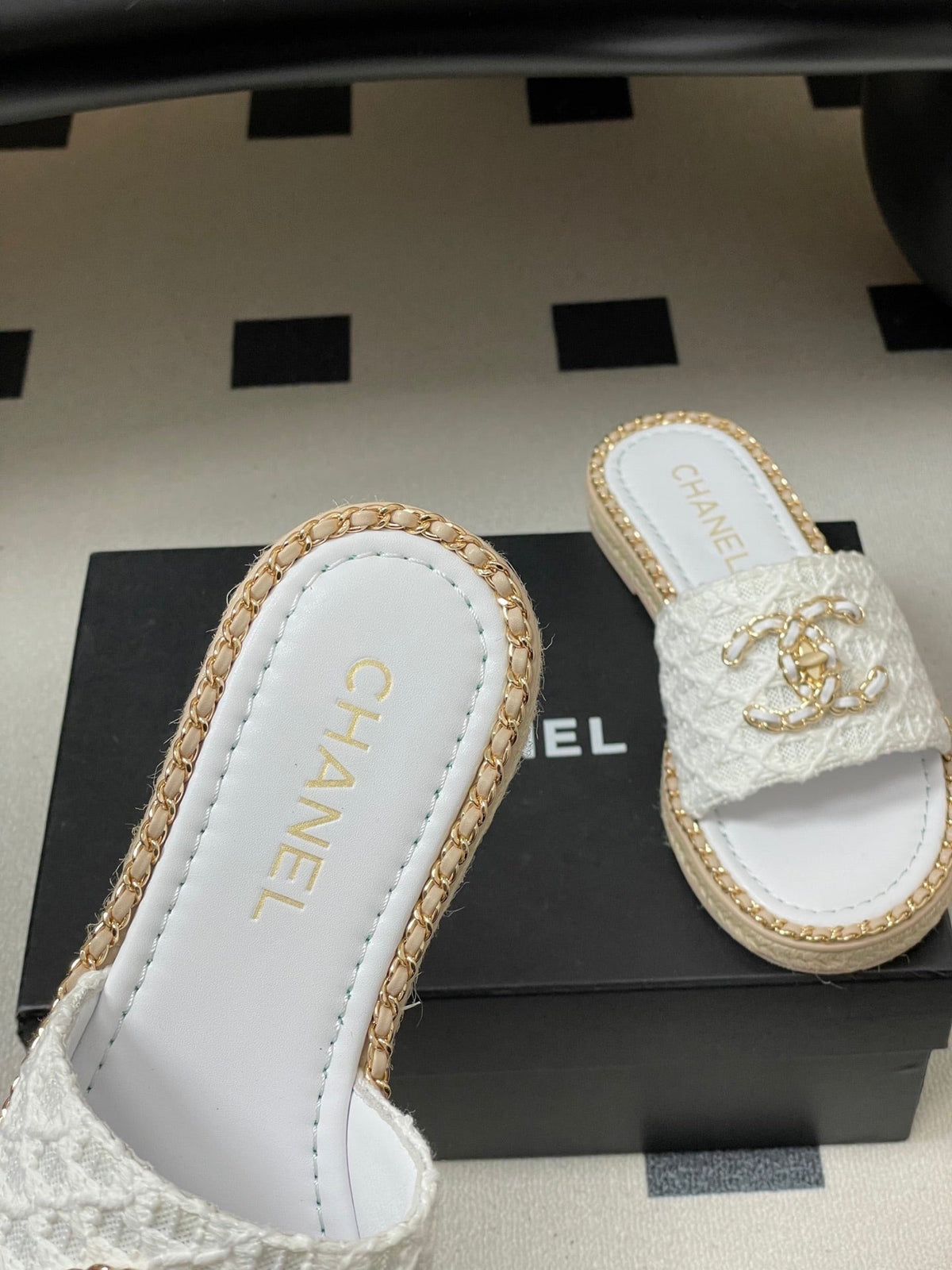 CC 26s Flat Slippers White Gold Fabric Sheepskin 649486