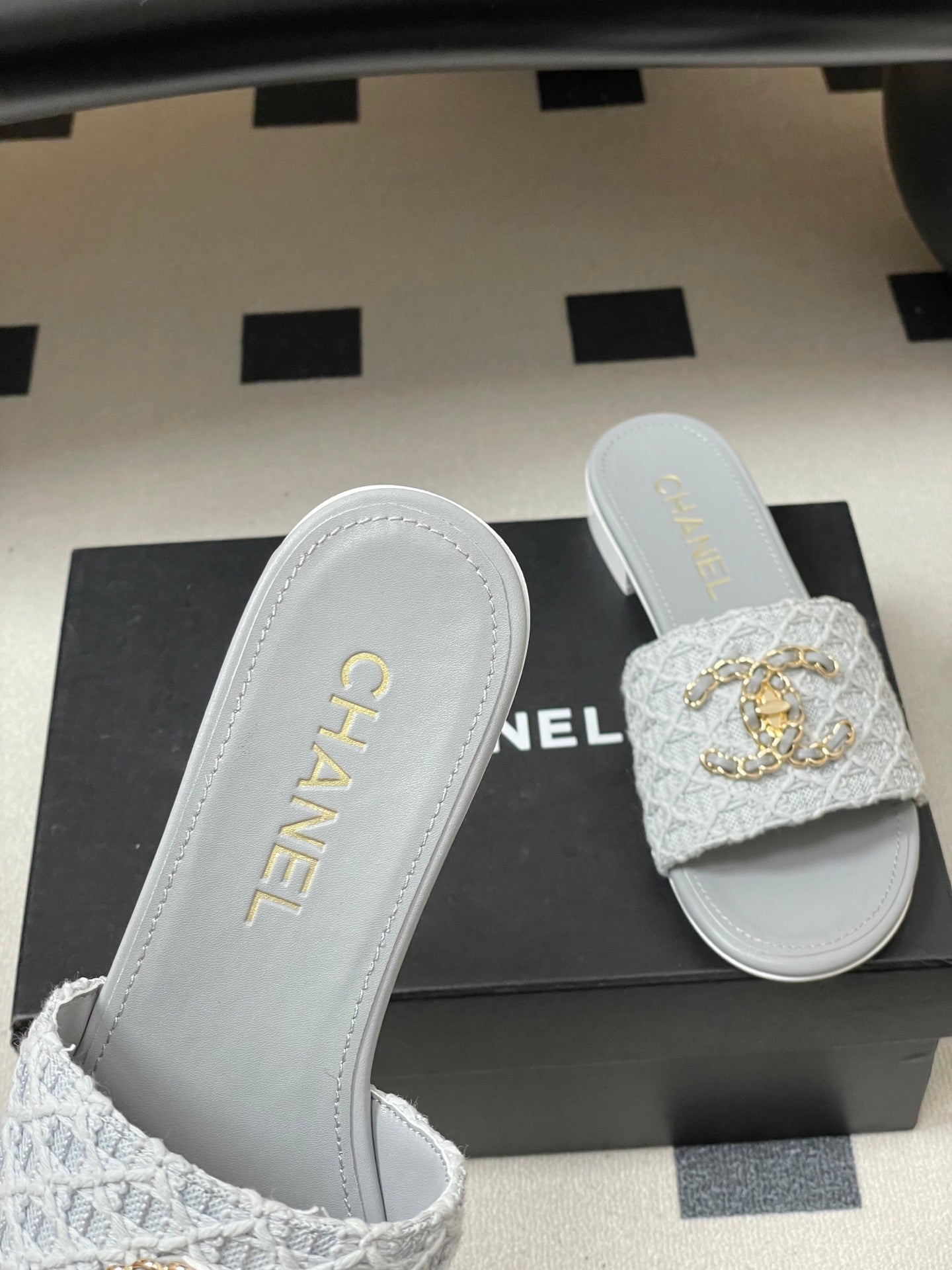 CC 26s Flat Slippers Gray Fabric Sheepskin 649489