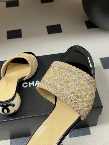 CC 26s Pearl Sandals 70 Beige Patent Leather 649538