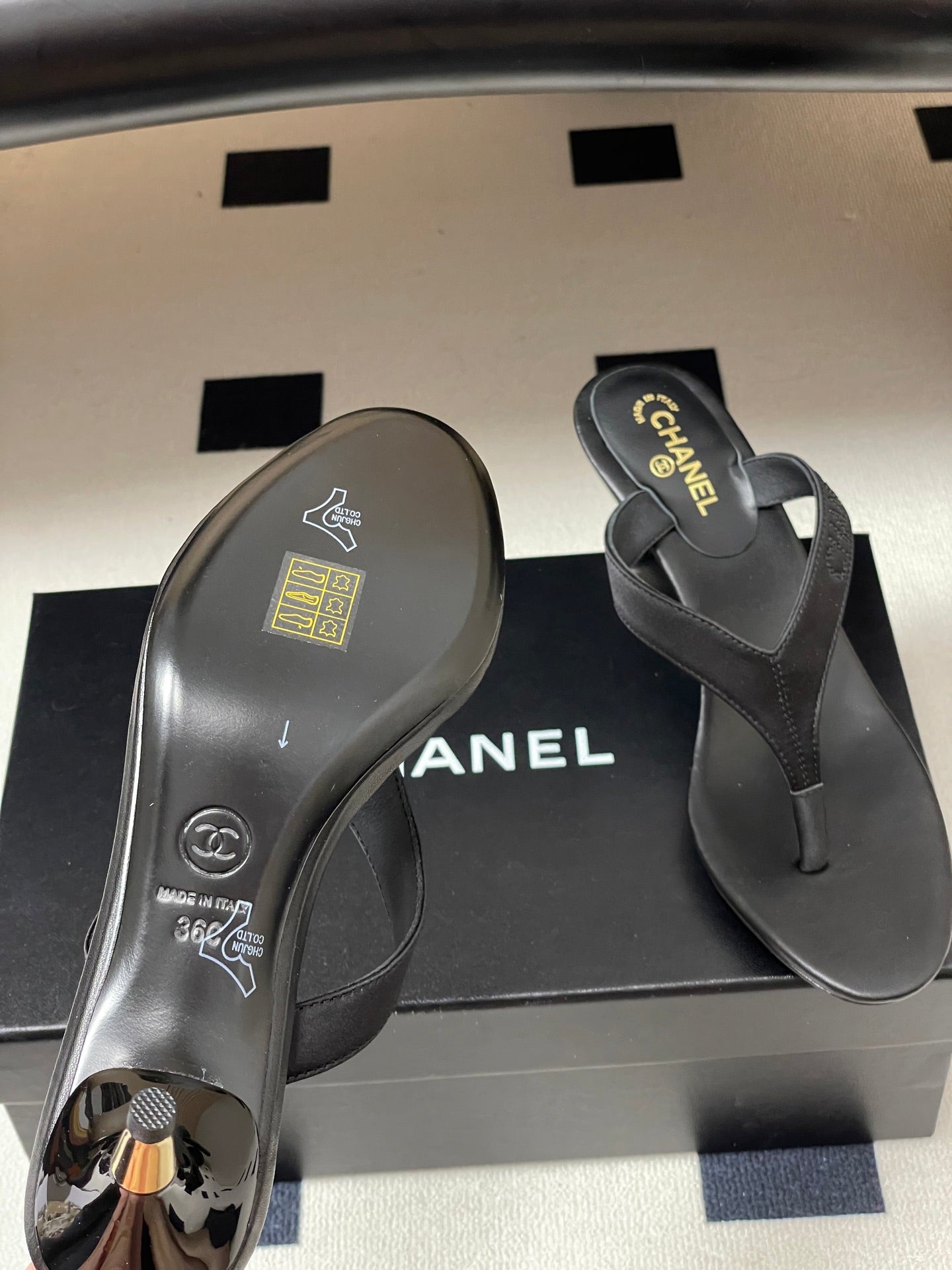 Chanel 2026 High-Heeled Flip-Flops Leather Sheepskin 834697