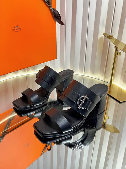 HM 26ss Kelly Buckle High-Heeled Sandals Black Calfskin 641967