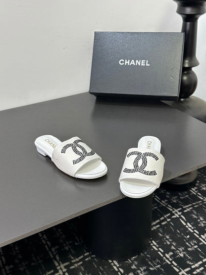 CC 2026 Slippers White Canvas Sheepskin 668148