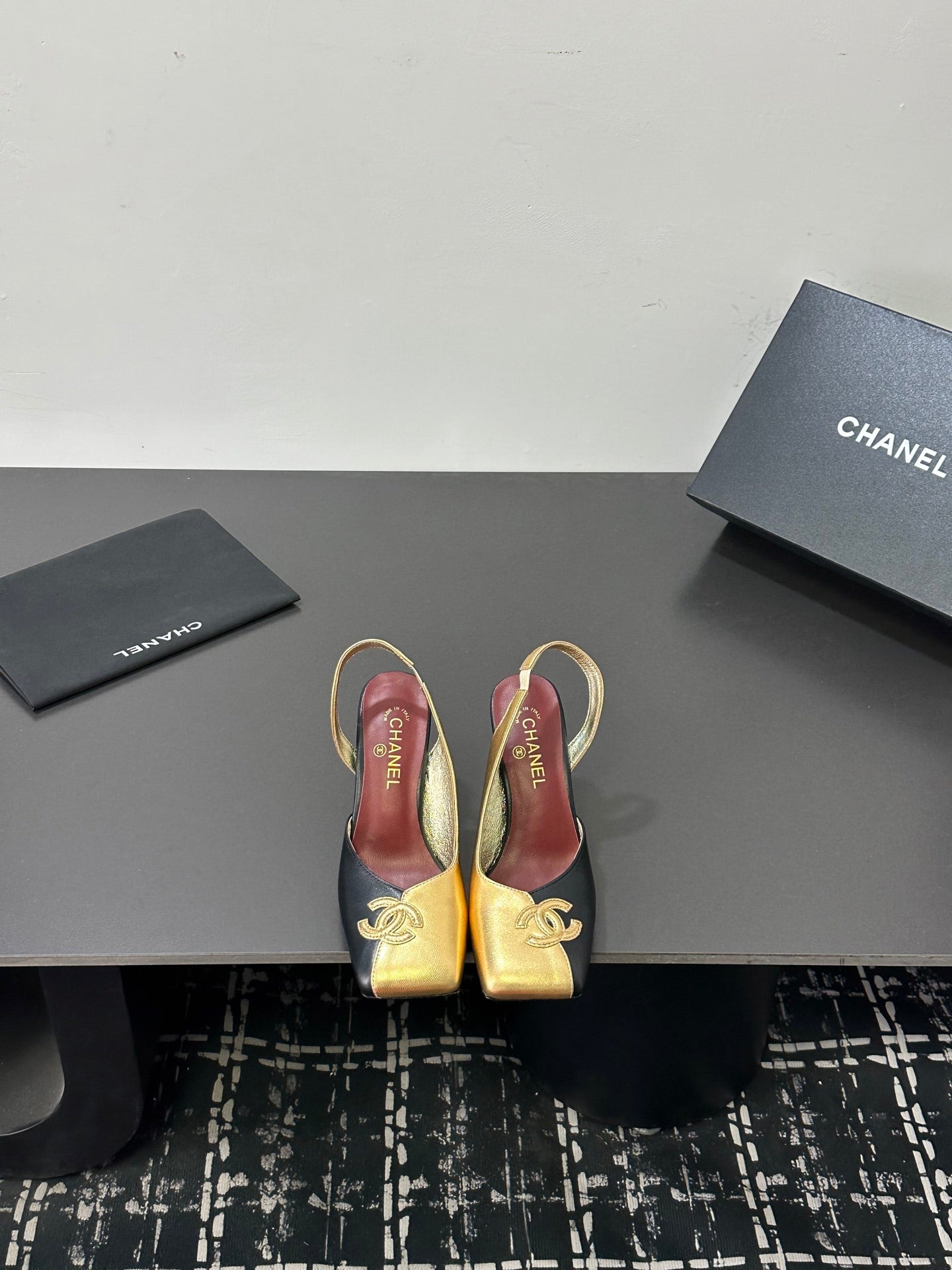 CC 2026 Slingback 75 Black Gold Cowhide 668140